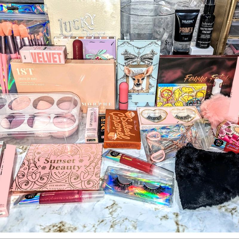 Just The Right Size Makeup gift set