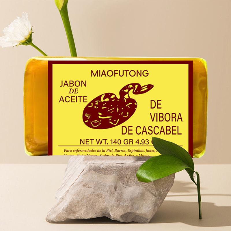 Snake oil soap - soothes dry and sensitive skin, gentle, relieves itching, brightens the skin, suitable for both men and women, making the skin more delicate