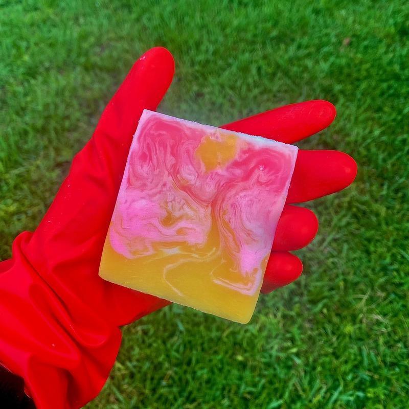 Rose soap, mild and refreshing, with a mint fragrance, body care, avocado, olive, organic mint, tea tree, comfortable cleansing, skin repair, cleansing and skincare