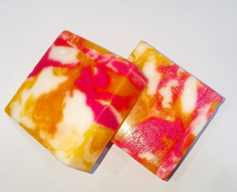 Rose soap, mild and refreshing, with a mint fragrance, body care, avocado, olive, organic mint, tea tree, comfortable cleansing, skin repair, cleansing and skincare